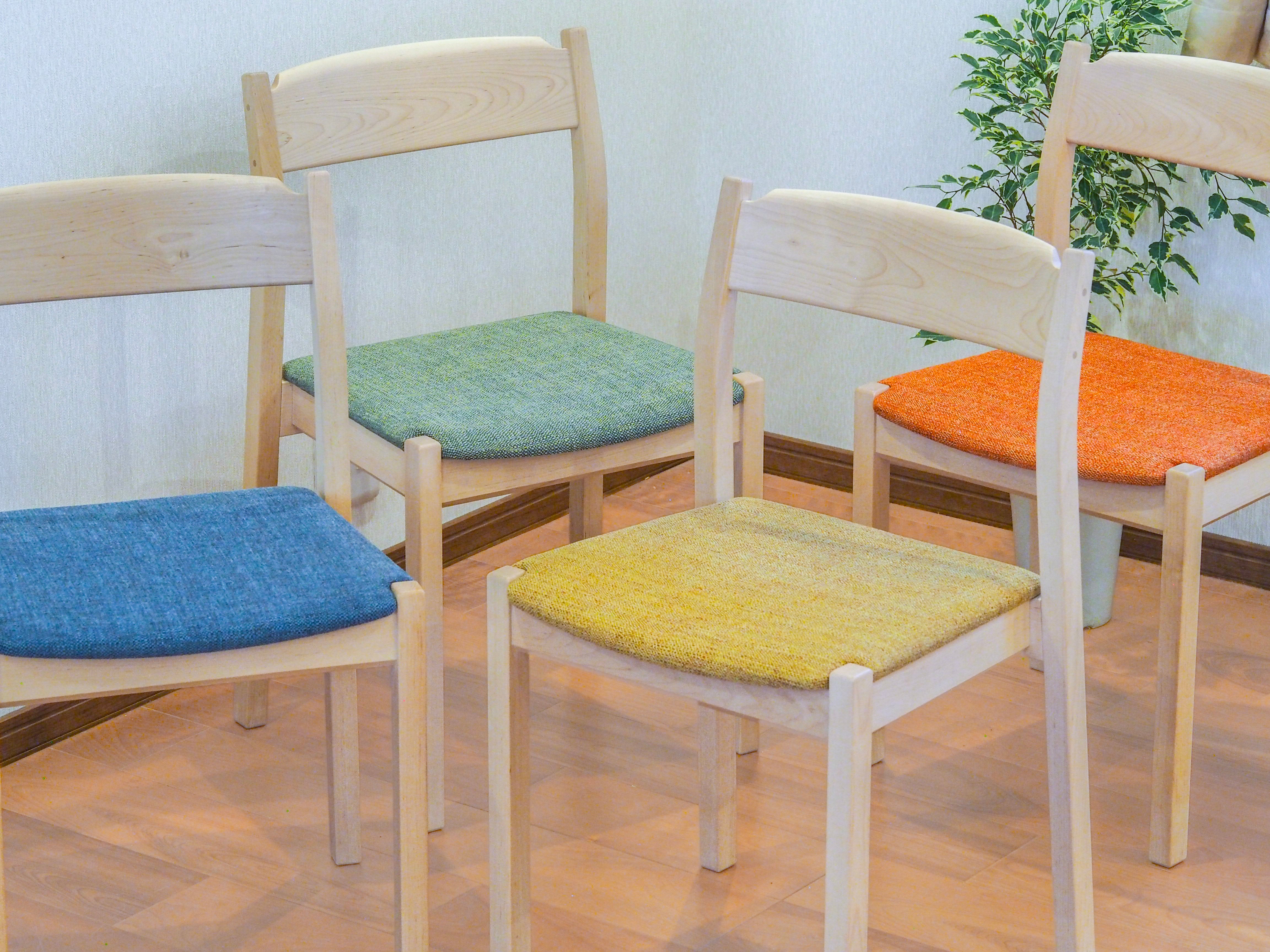 スタッキングチェア（布張り）｜木と暮らしの工房