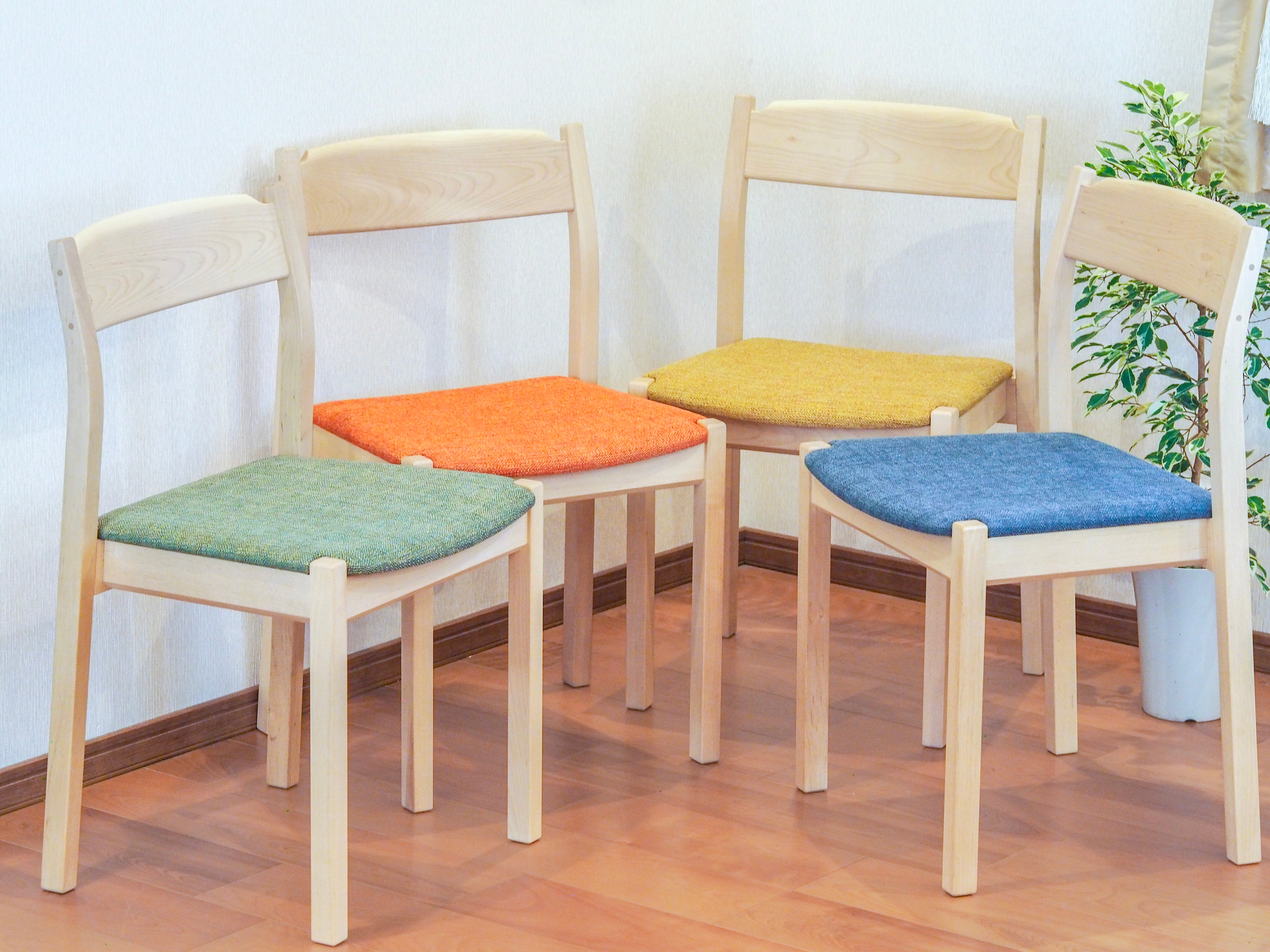 スタッキングチェア（布張り）｜木と暮らしの工房