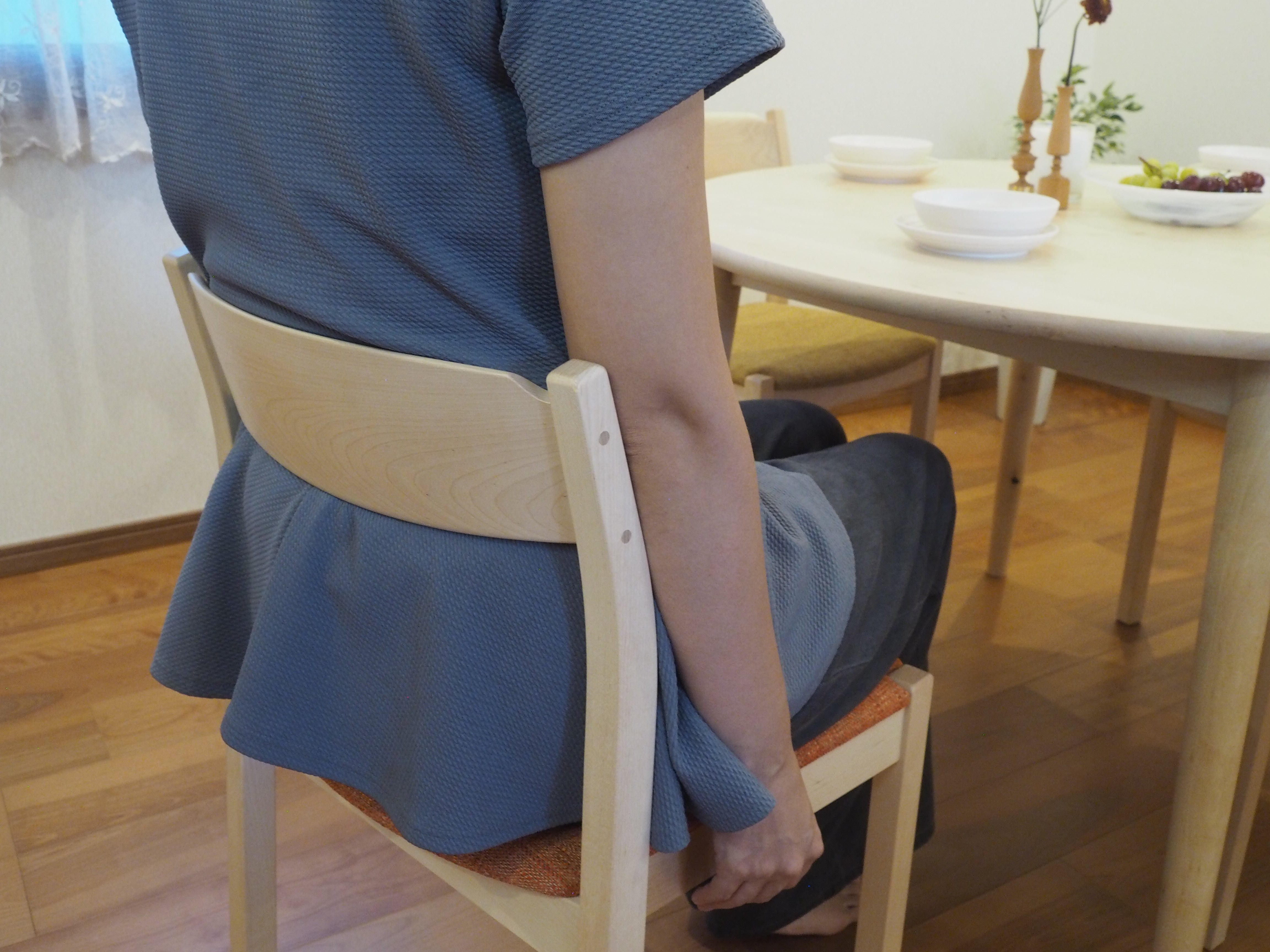 スタッキングチェア（布張り）｜木と暮らしの工房