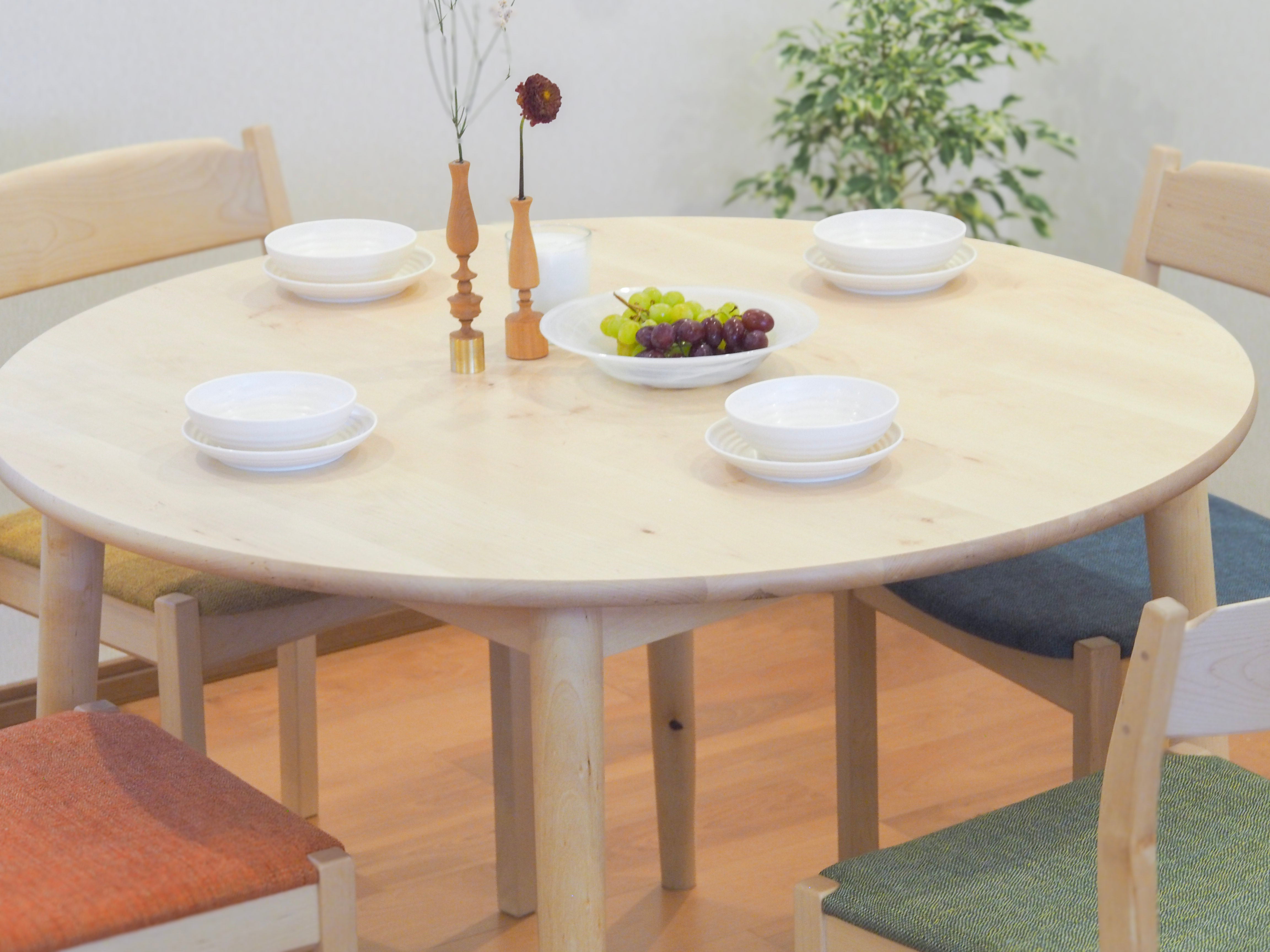 丸テーブル 110｜円卓｜ダイニングテーブル｜無垢材シラカバ｜木と