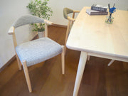 am チェア ハーフアーム（布張り・ペリカン仕様）｜木と暮らしの工房