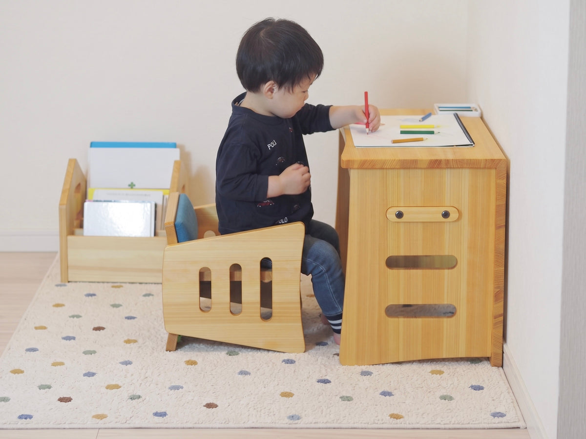 KuLuLi - two table one shelf｜キッズテーブル・収納棚｜一龍木工